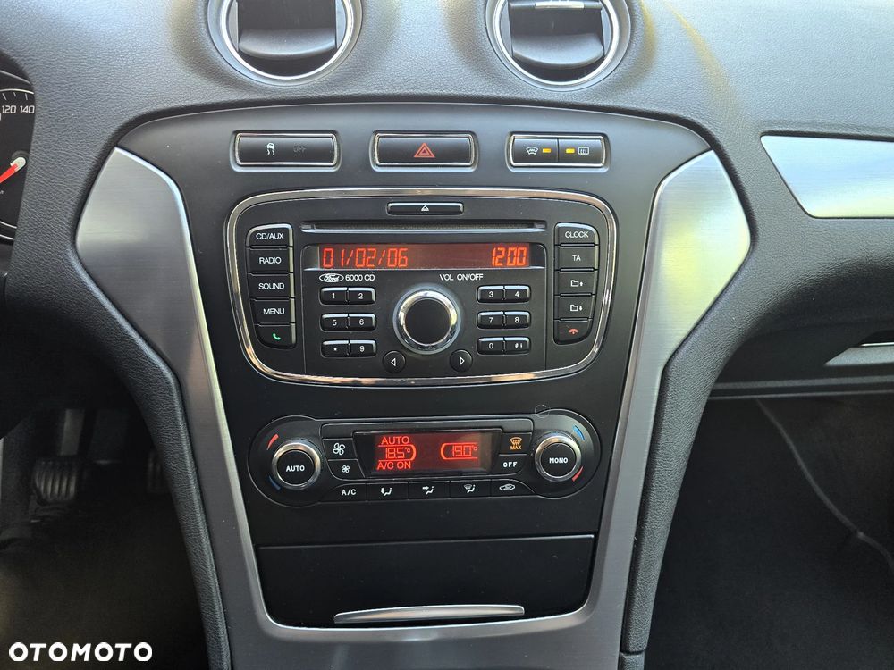 Ford Mondeo 2.0 Futura X - 26