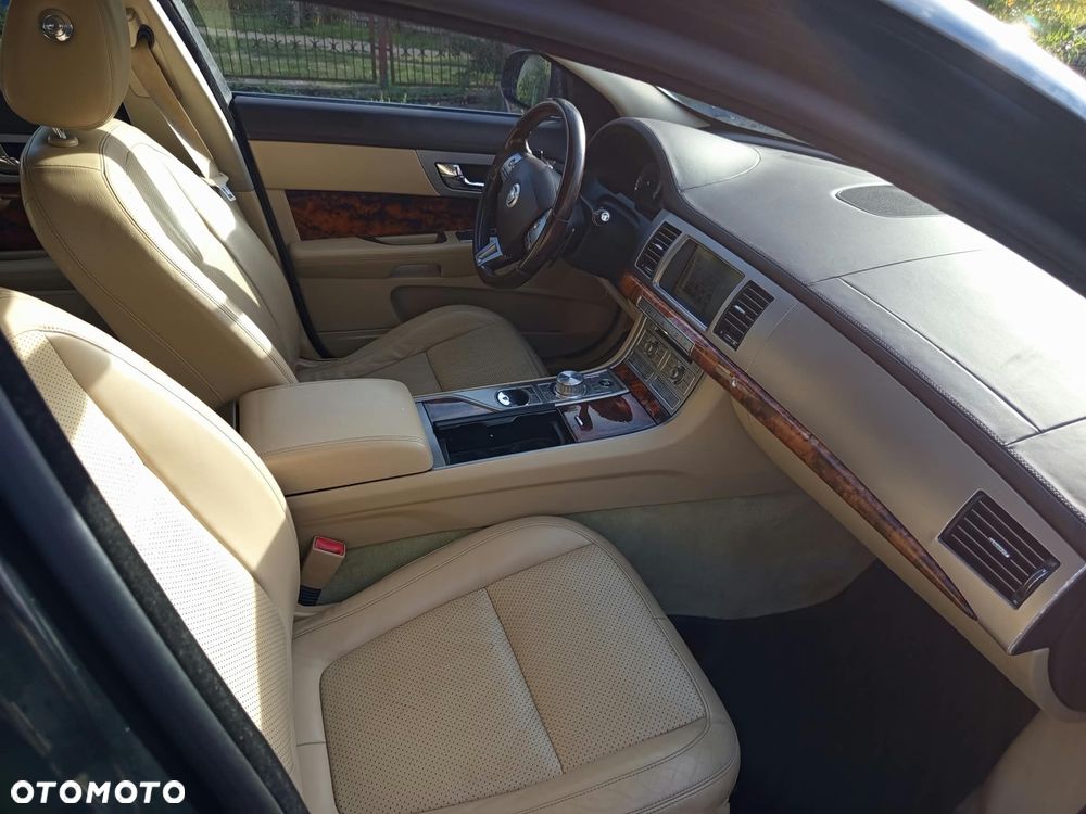 Jaguar XF 3.0 V6 D Luxury - 6