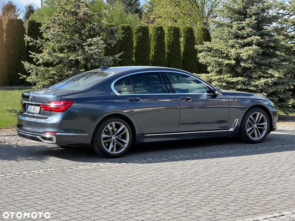BMW Seria 7 750i xDrive - 6