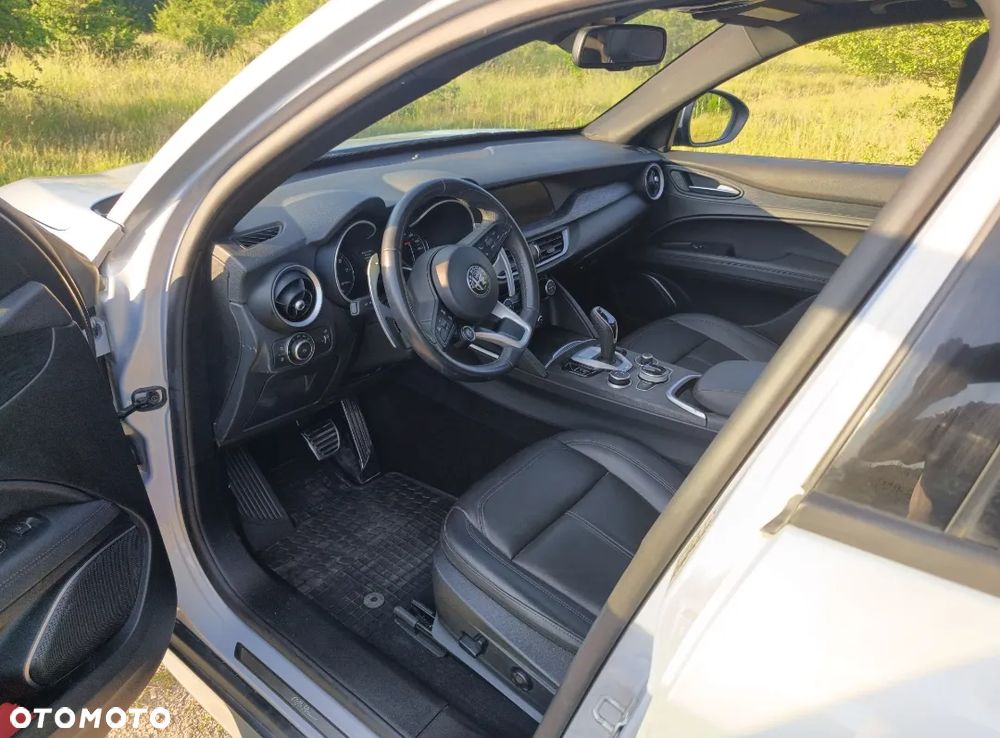 Alfa Romeo Stelvio - 5