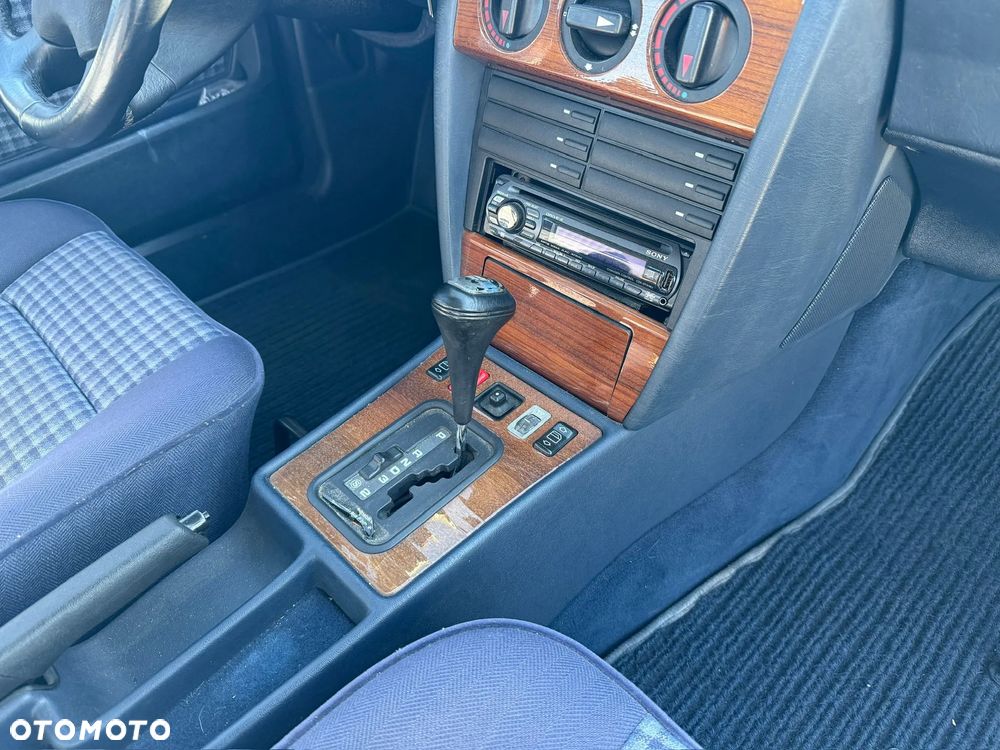 Mercedes-Benz W201 (190) - 5