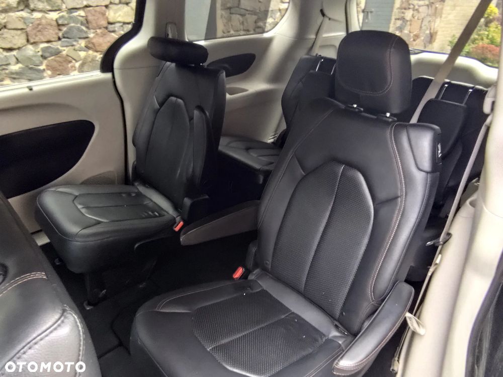 Chrysler Pacifica - 9