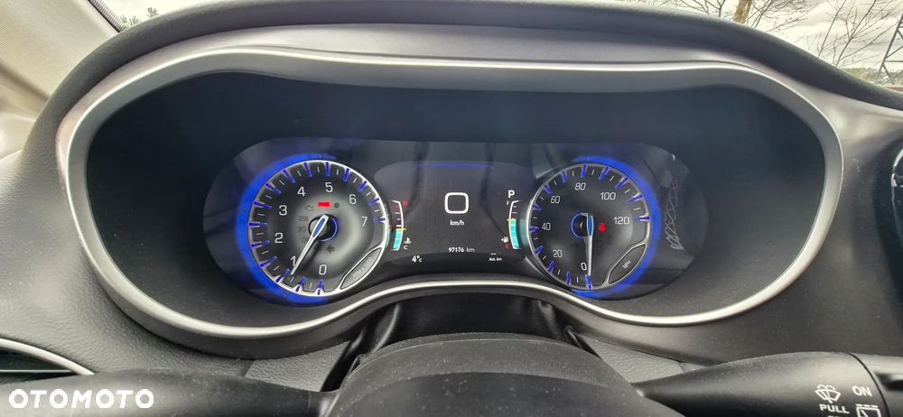 Chrysler Pacifica - 16