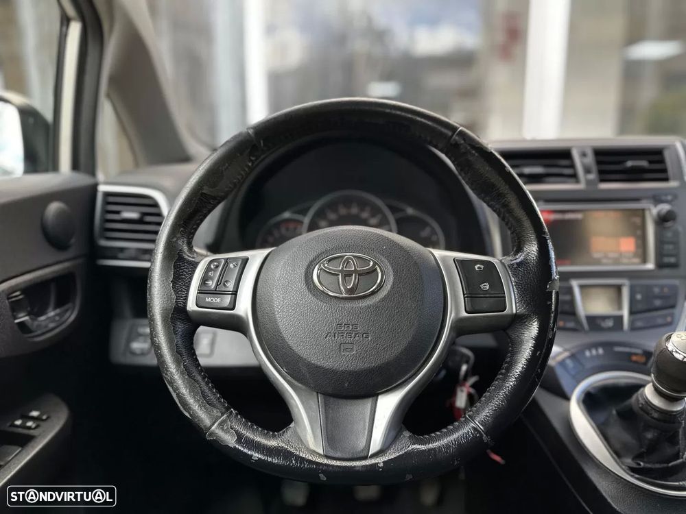 Toyota Verso-S 1.33 VVT-i Exclusive+Navi - 25