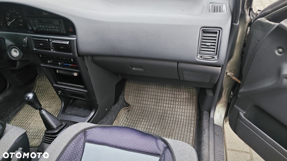 Toyota Corolla 1.8D XL - 12