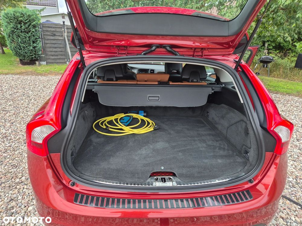 Volvo V60 D6 AWD Plug-in Hybrid R-Design Summum - 15