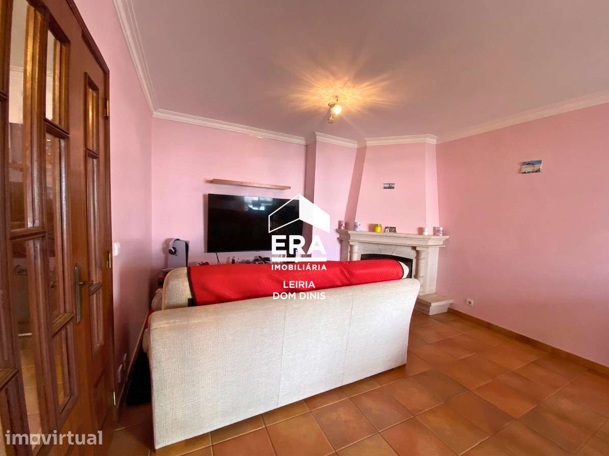 Apartamento T2 com varanda, terraço e garagem em Leiria - Grande imagem: 2/22