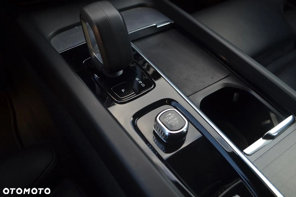 Volvo XC 60 B4 D Plus Bright - 28