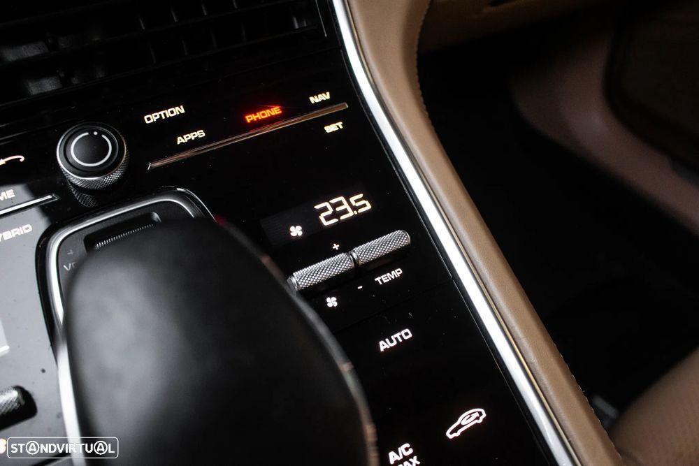 Porsche Panamera 4 E-Hybrid - 24