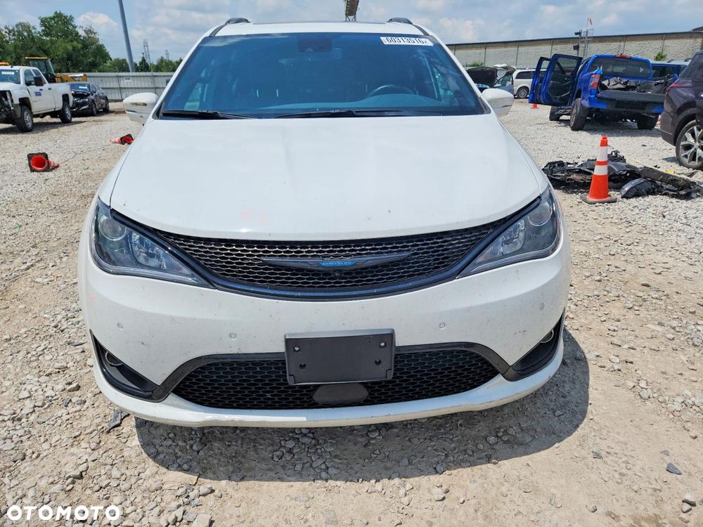 Chrysler Pacifica - 3