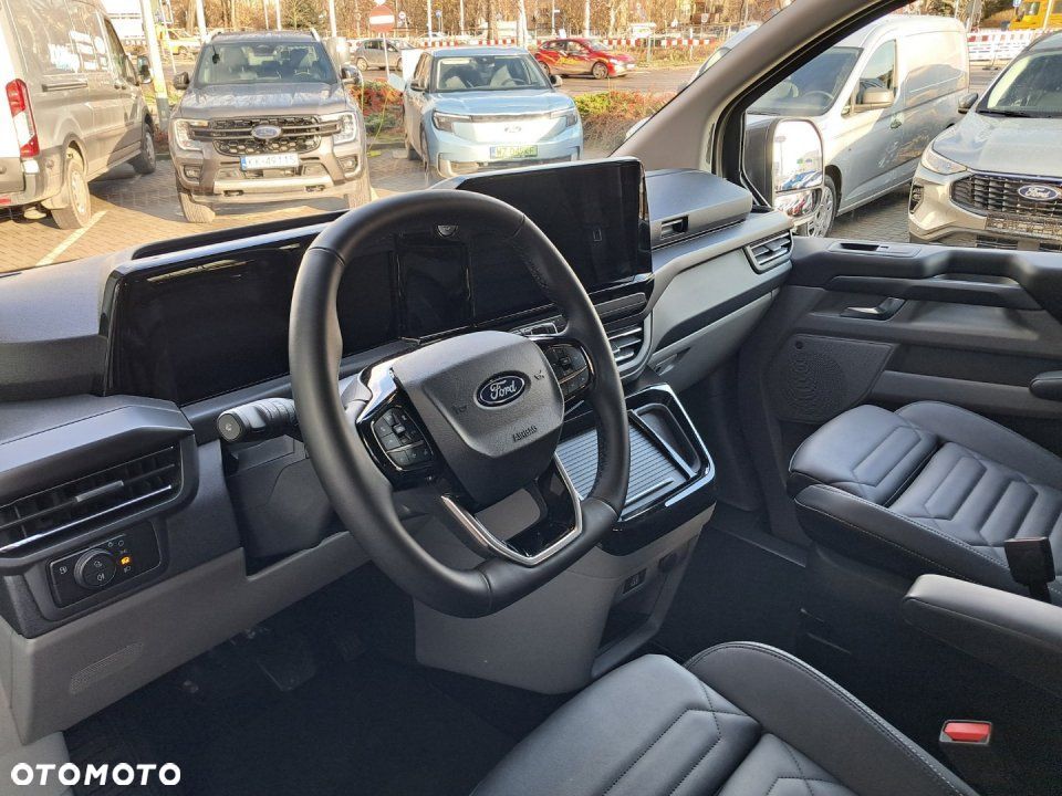 Ford Tourneo Custom - 10