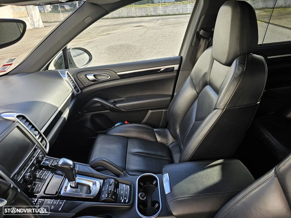 Porsche Cayenne Platinum Edition - 10