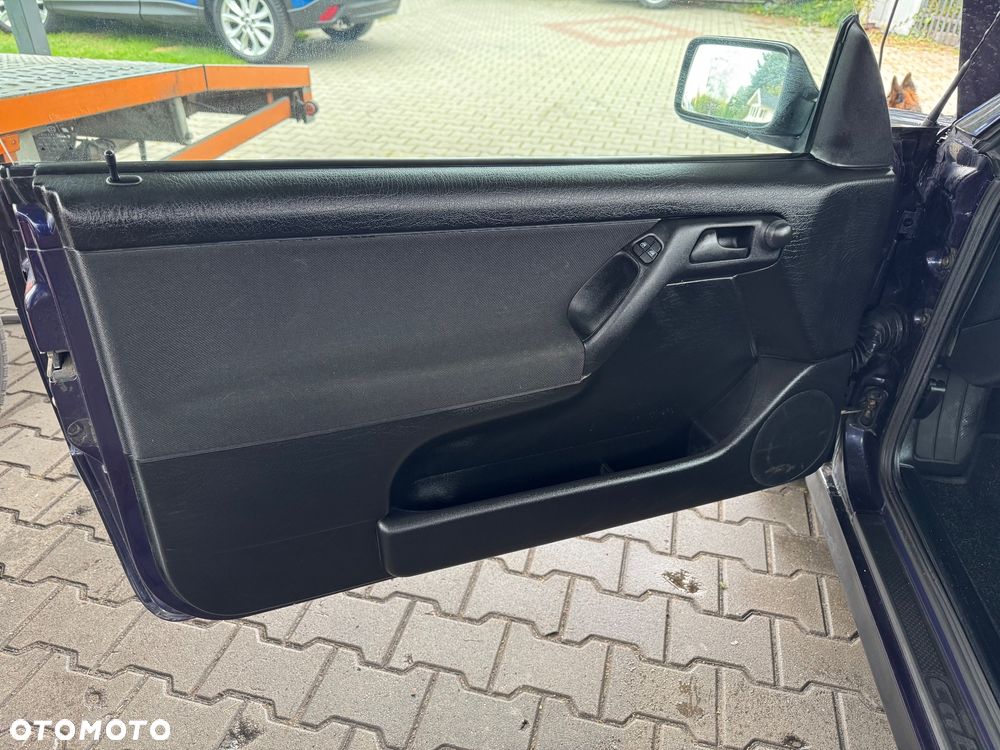Volkswagen Golf Cabrio 1.8 - 25