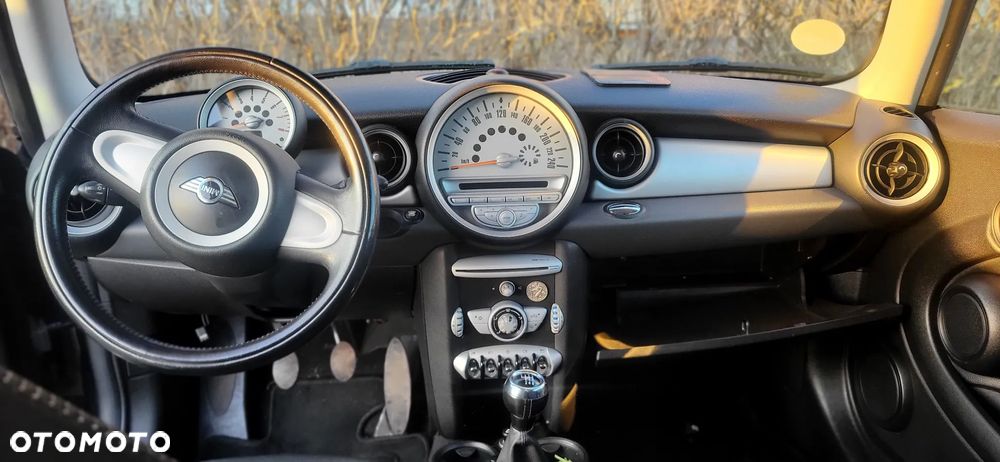 MINI Cooper Standard - 11