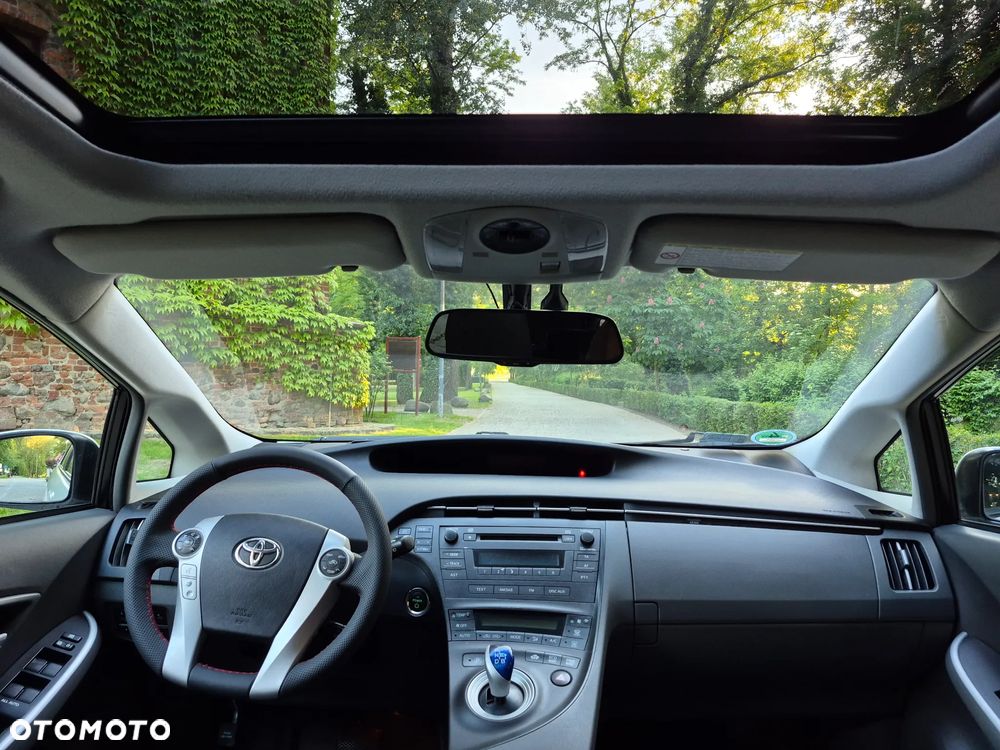 Toyota Prius (Hybrid) Executive - 23