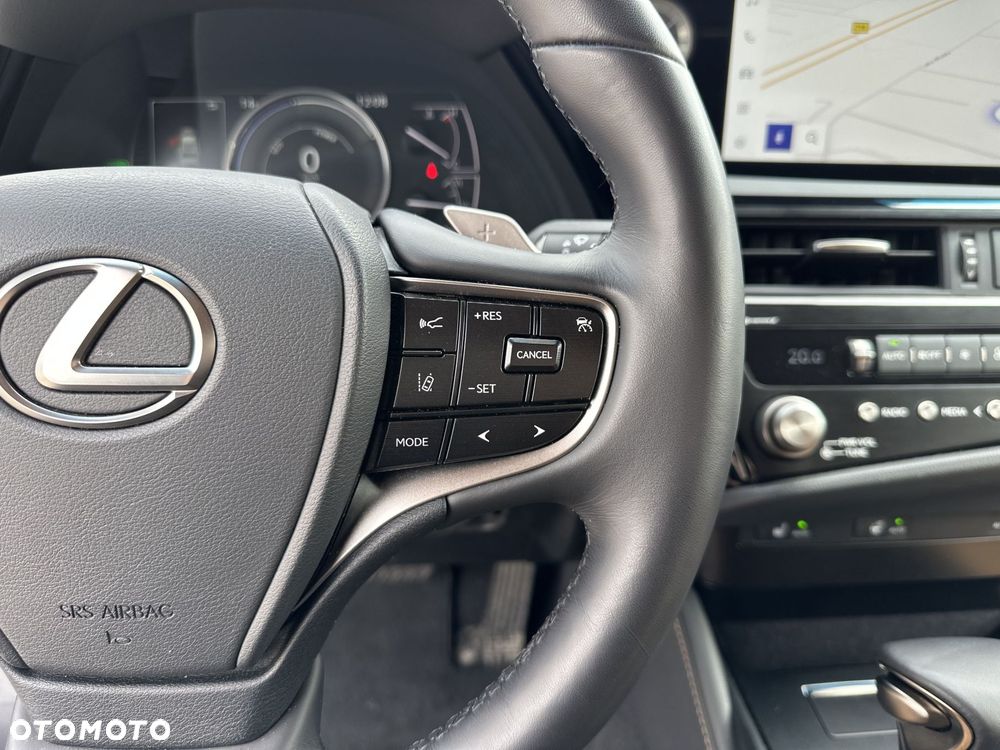 Lexus ES 300h Business Edition - 13