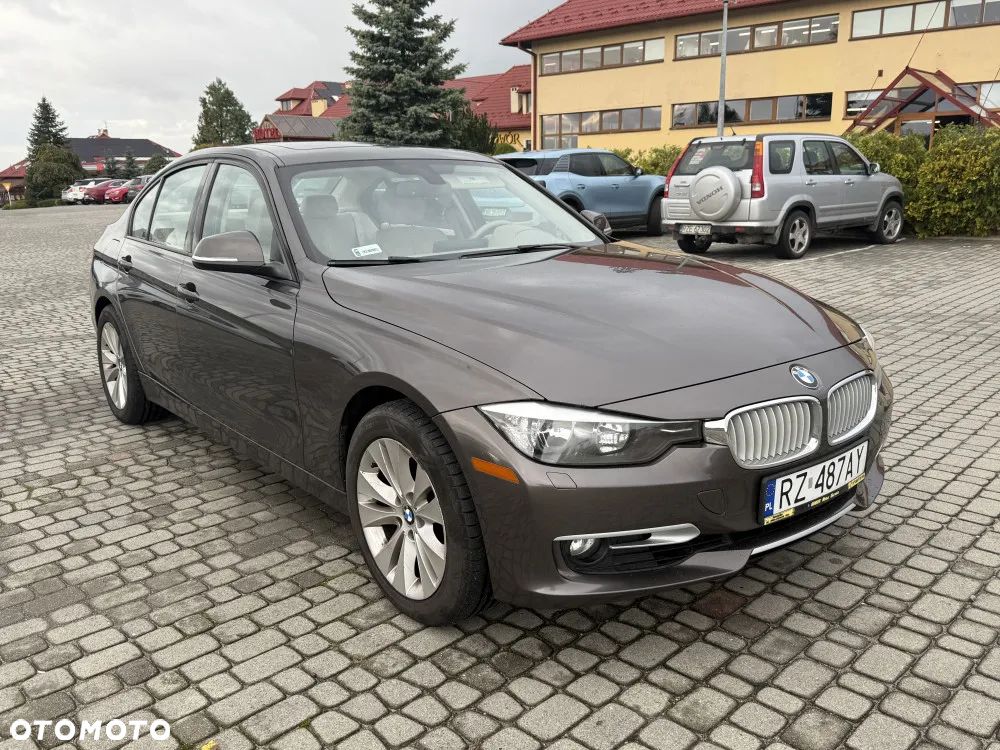 BMW Seria 3 328i xDrive Sport-Aut Luxury Line - 3