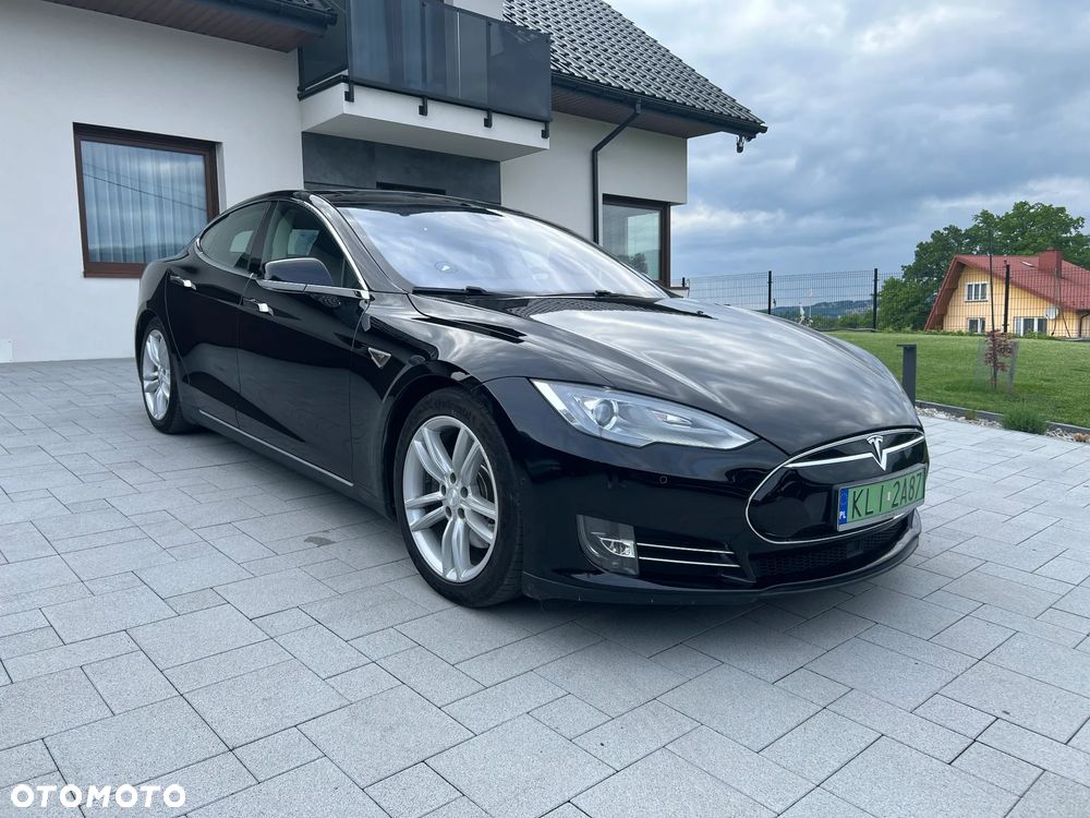 Tesla Model S - 3