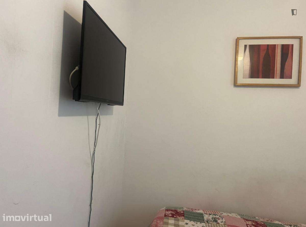 Quarto - localizado em Penha Lisbon - Grande imagem: 4/7