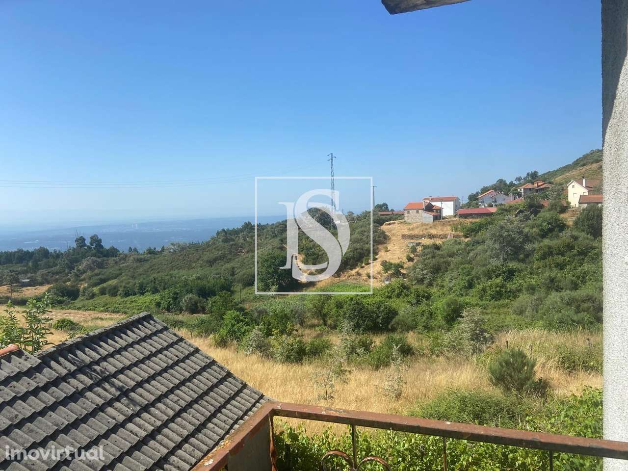 Propriedade com 2 moradias e vários anexos - Grande imagem: 5/37