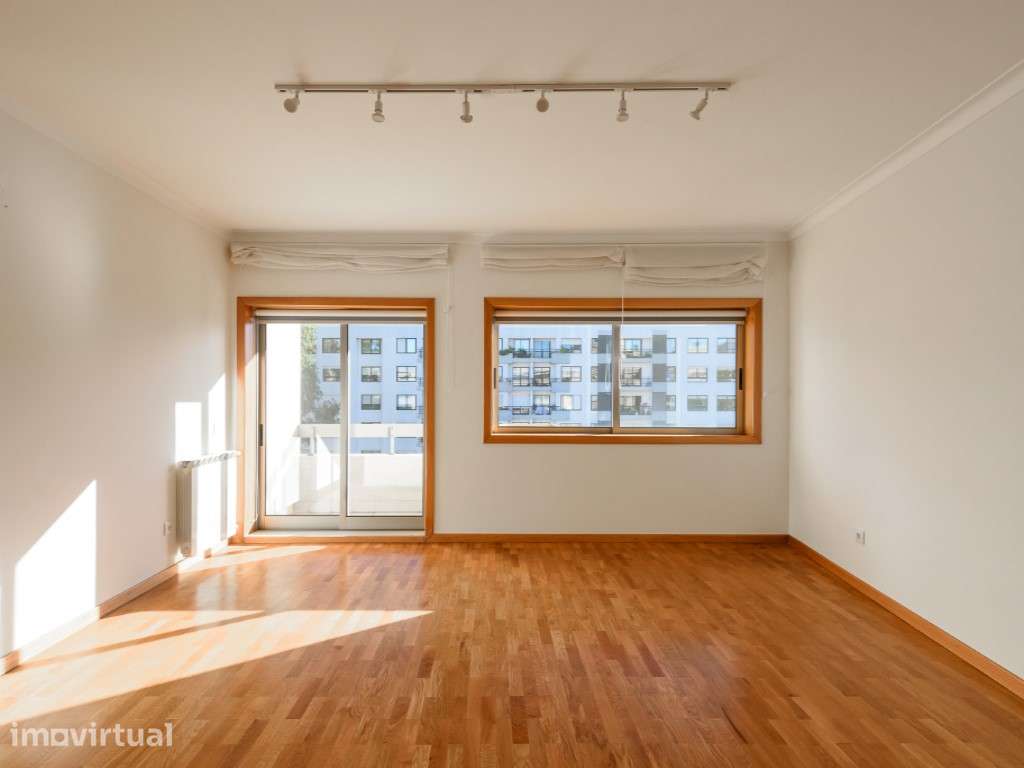 Apartamento T2+1, com garagem, Pinheiro Manso, Porto - Grande imagem: 3/17
