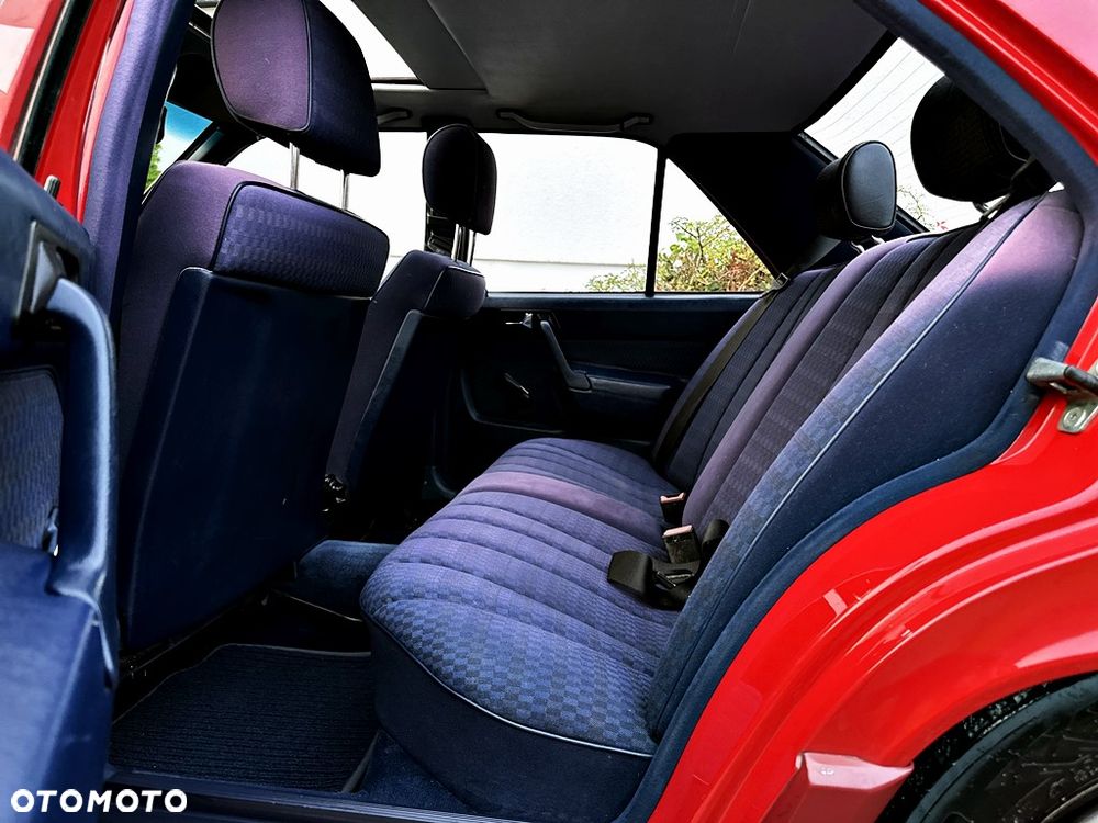 Mercedes-Benz W201 (190) - 8
