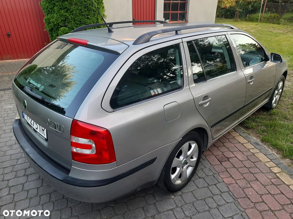 Skoda Octavia 1.6 Combi Style - 13