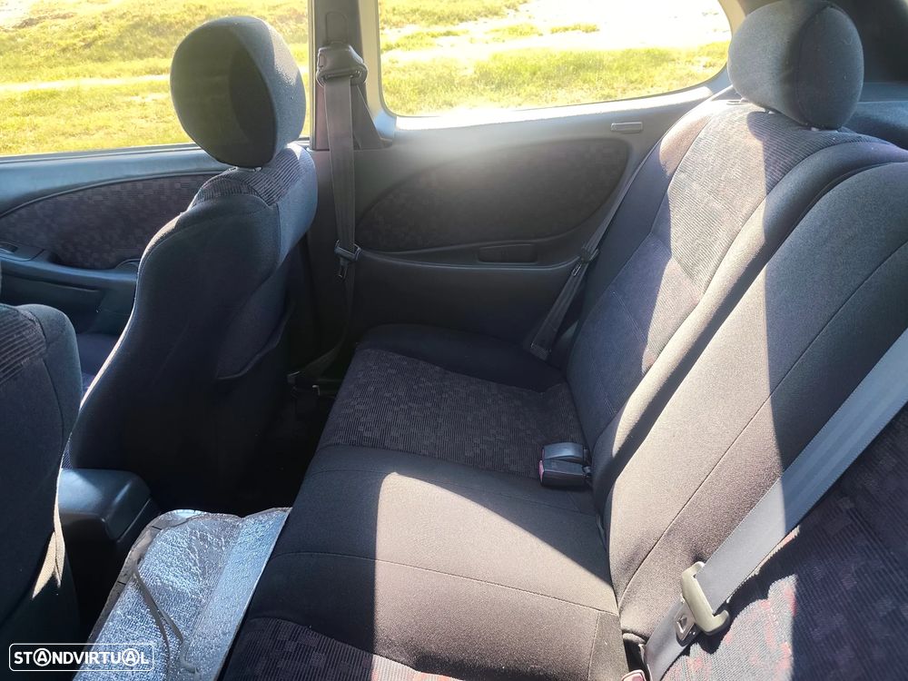 Toyota Corolla H/B 1.4 G6 AC - 16