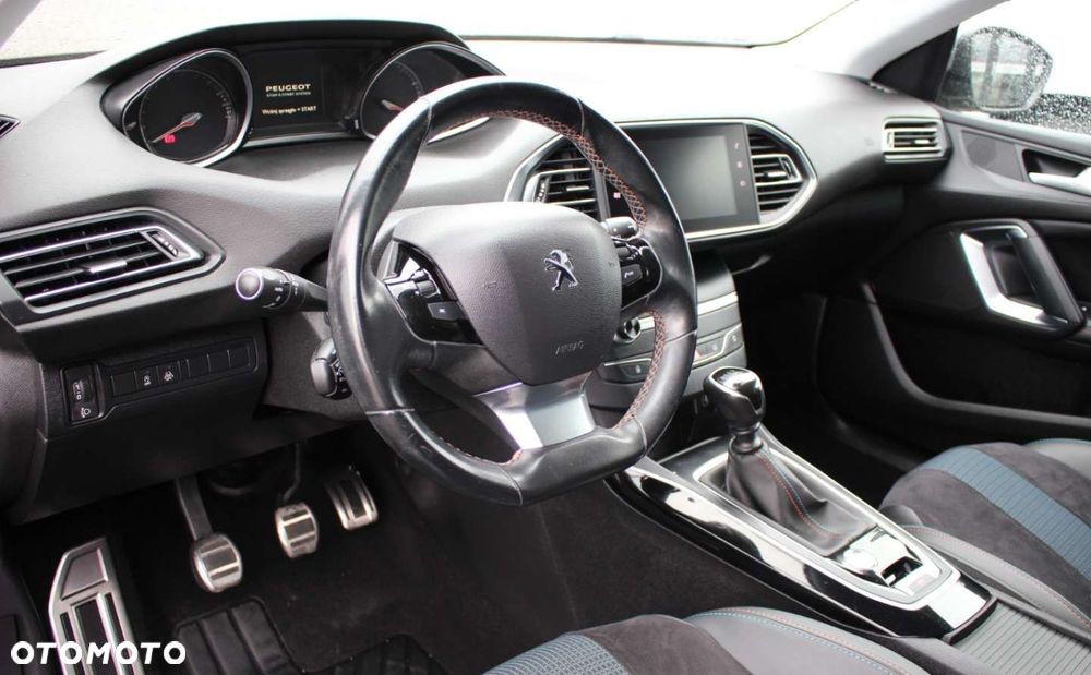 Peugeot 308 - 8