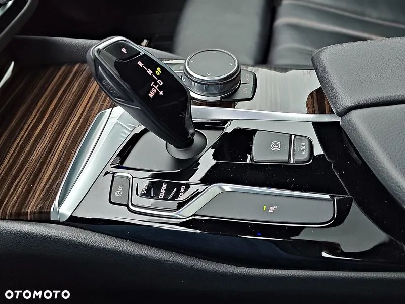 BMW Seria 5 530i xDrive Sport Line - 31