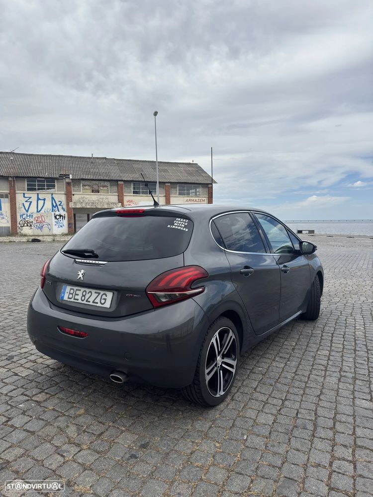Peugeot 208 - 4
