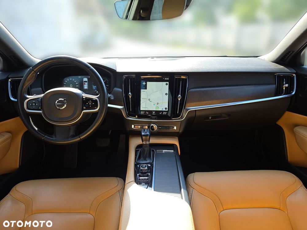 Volvo V90 Cross Country - 10