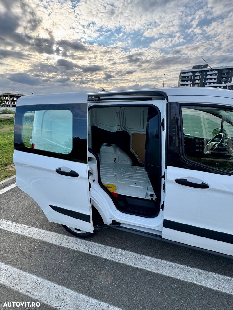 Ford Transit Courier - 15