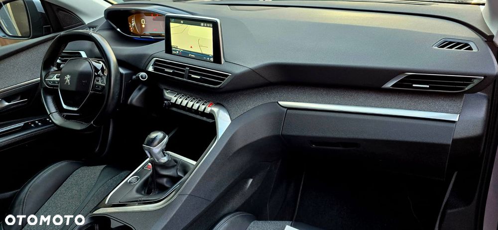 Peugeot 5008 PureTech 130 Stop & Start Allure Business-Paket - 17