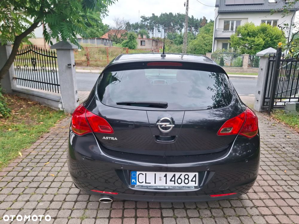 Opel Astra 2012 photo 4
