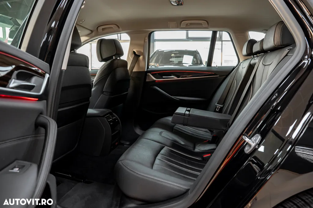 BMW Seria 5 520i Touring Aut. Luxury Line - 29