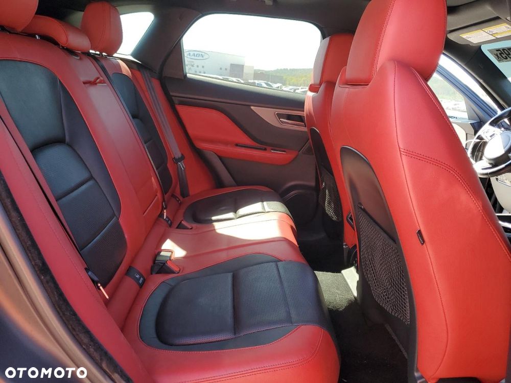 Jaguar F-Pace - 10