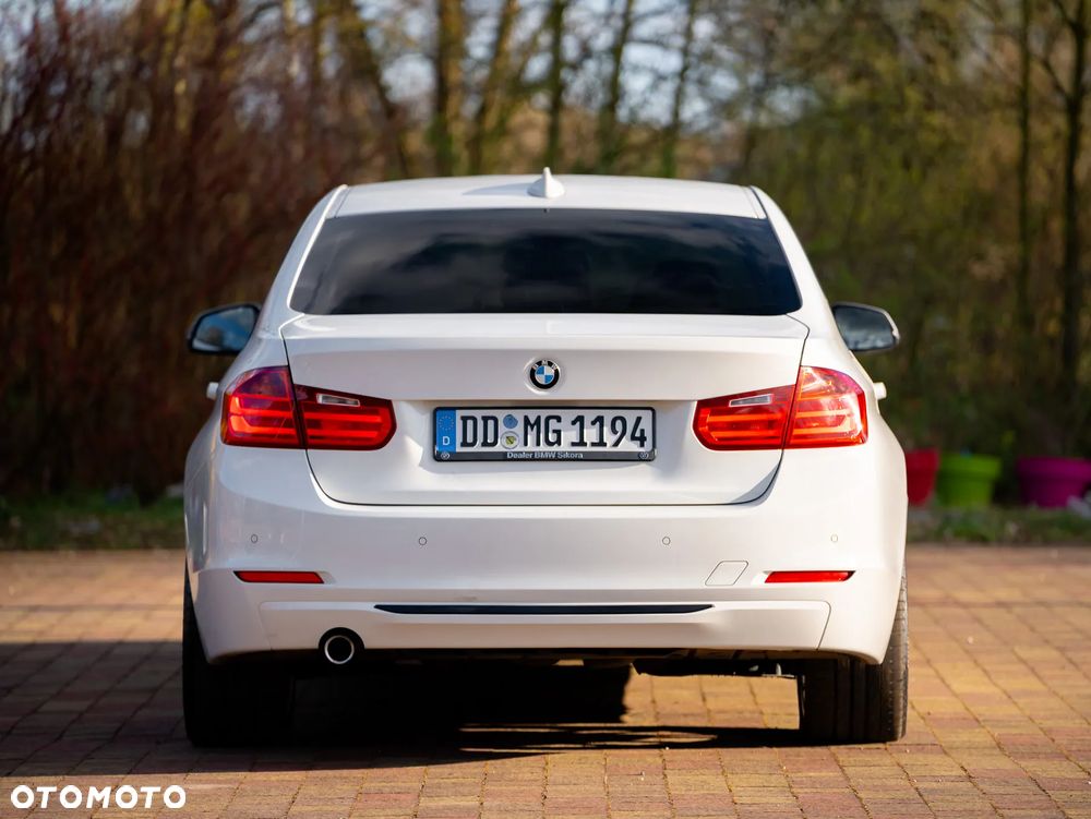 BMW Seria 3 318d Sport Line - 8