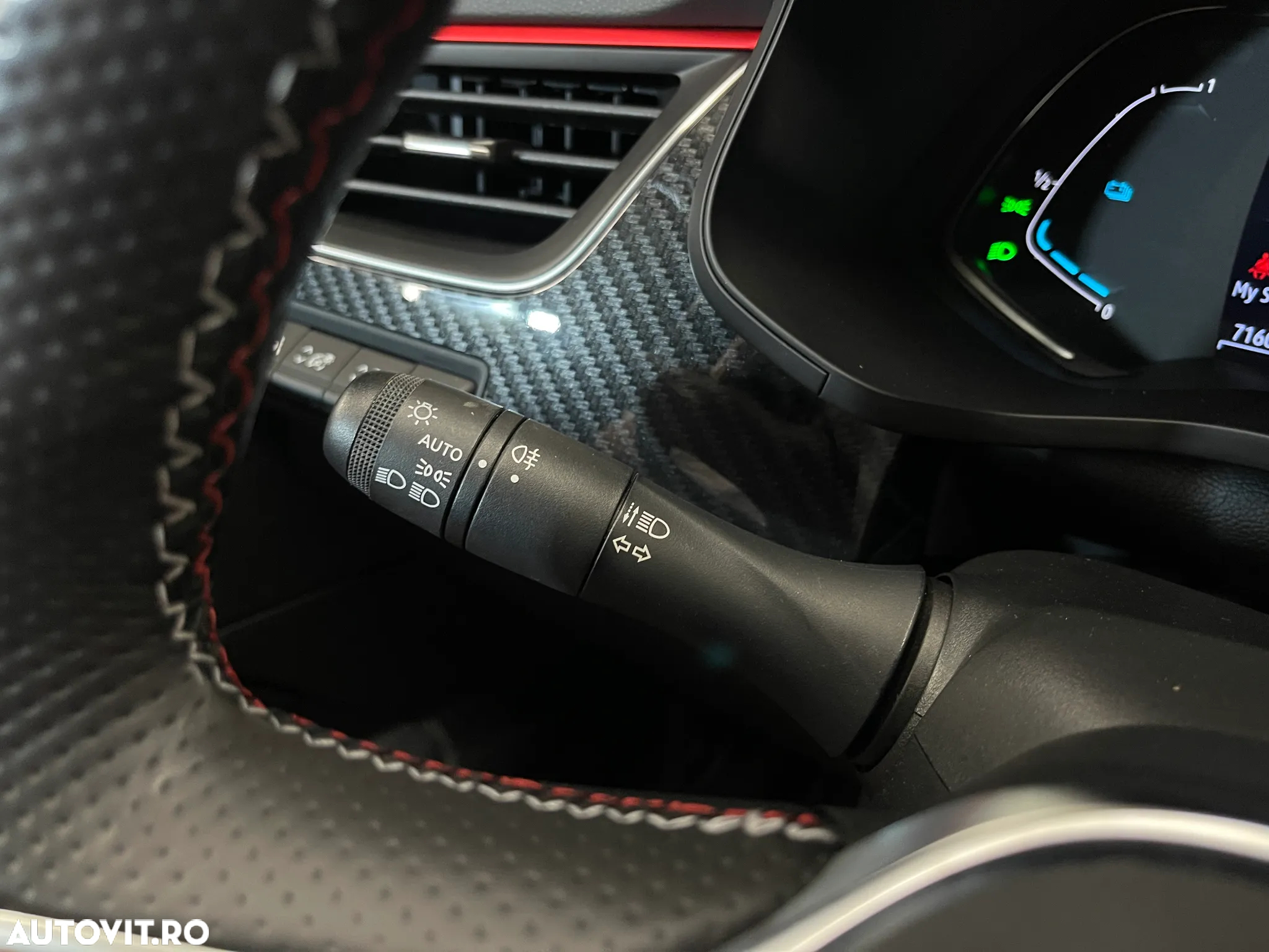 Renault Arkana E-TECH Hybrid RS Line - 27