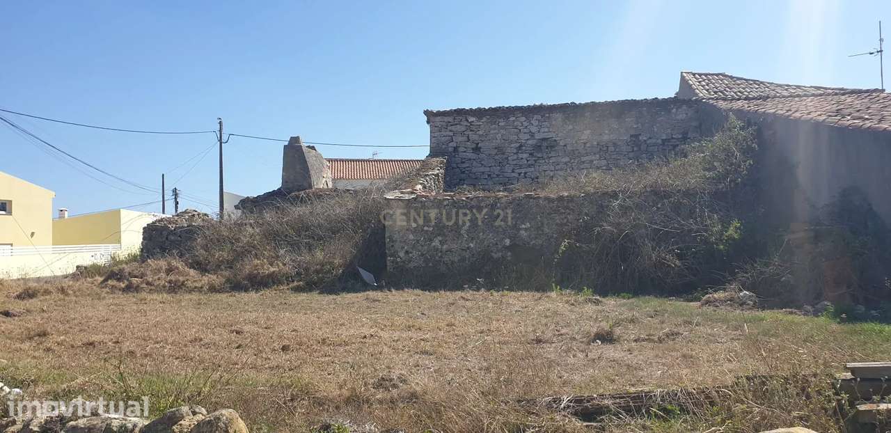 Terreno Urbano com ruína e projeto aprovado para uma moradia T4 na Mou - Grande imagem: 2/19