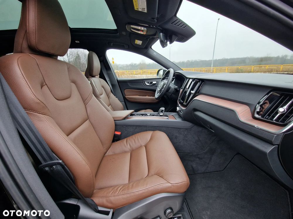 Volvo XC 60 B5 B AWD Plus Dark - 23