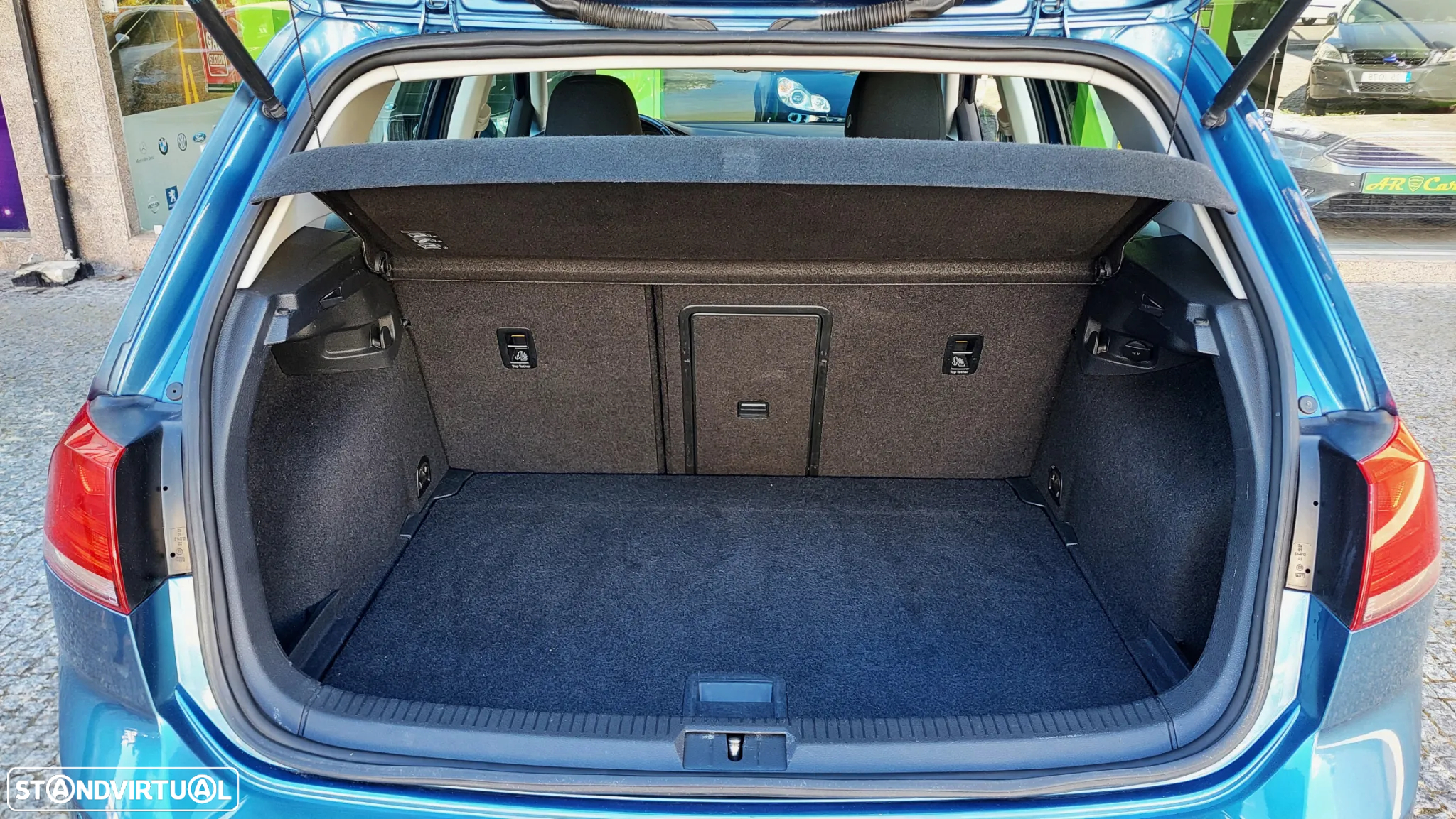 VW Golf 1.6 TDi Trendline BlueMotion - 21