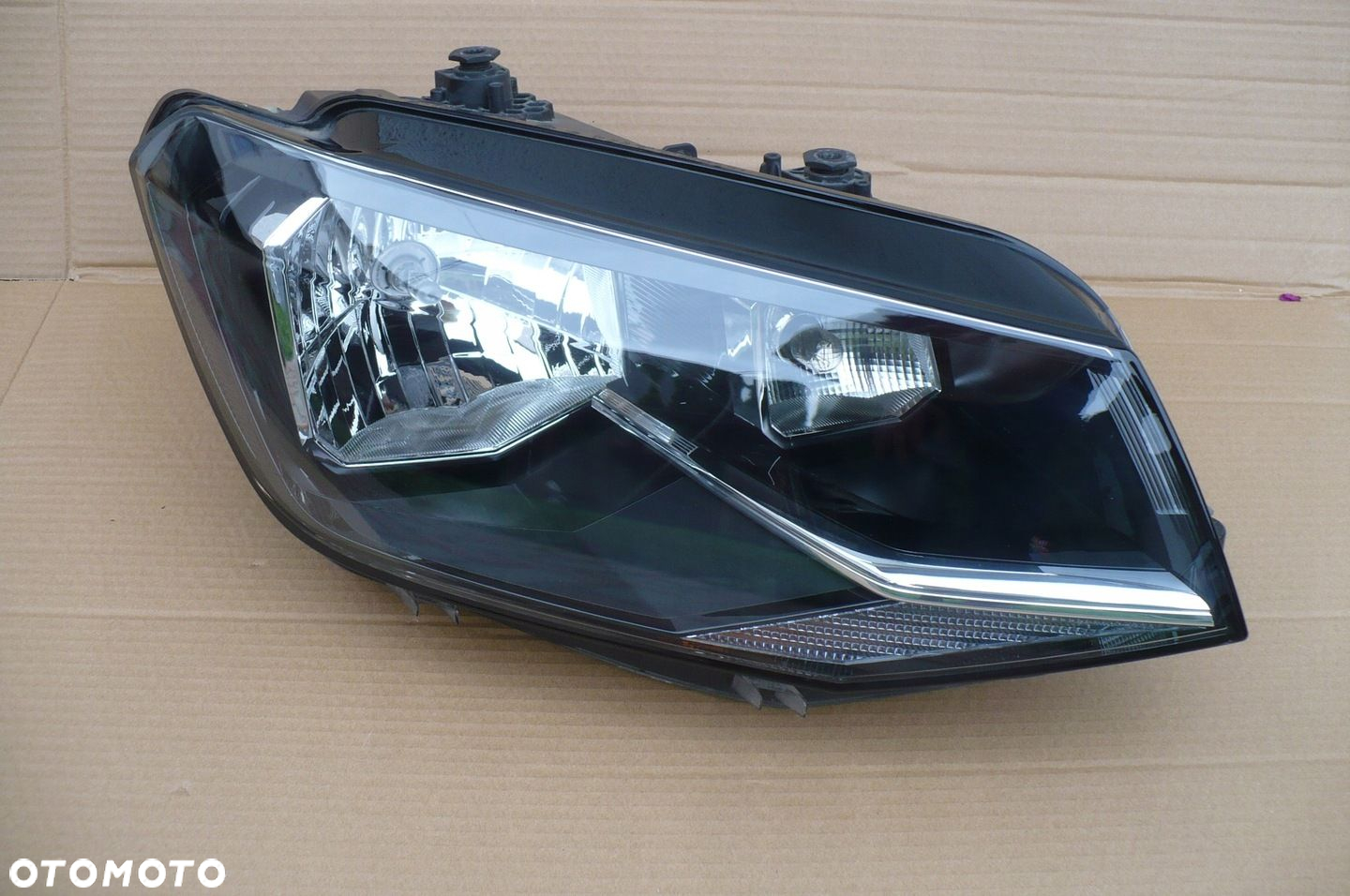 VW CADDY III 15-20R UE - LAMPA PRZÓD PRAWA - 2