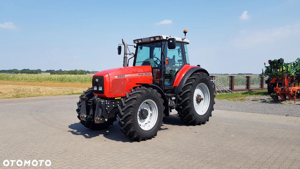 Massey Ferguson 8220 Xtra 2003R - 32