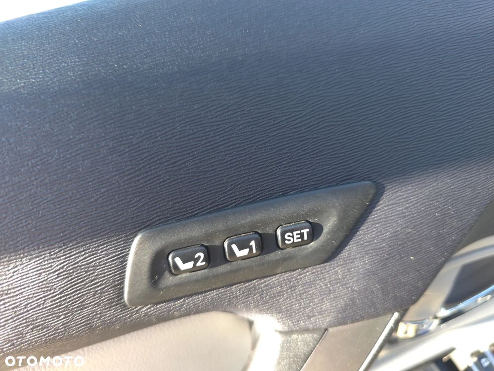 Toyota Avensis 2.0 Prestige NAVI MS - 20