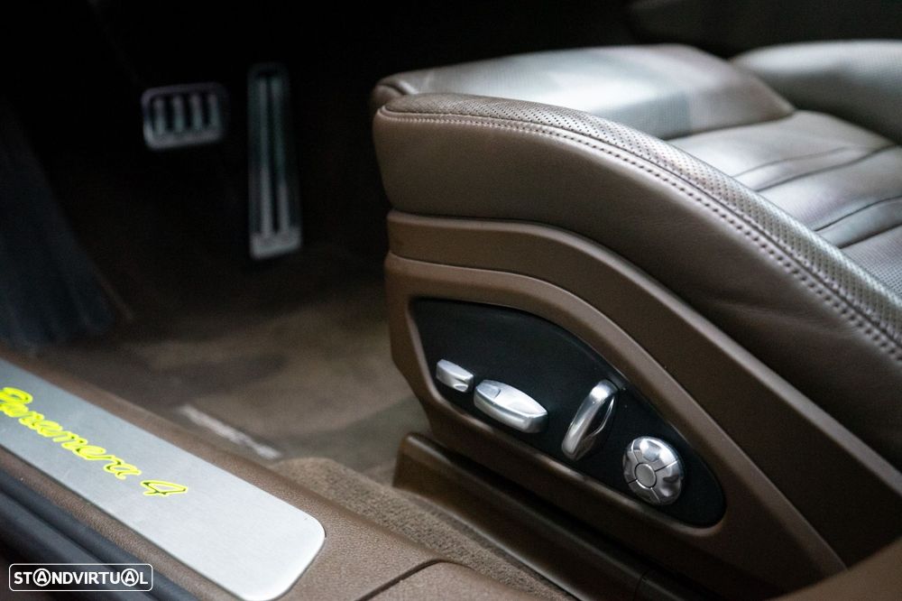 Porsche Panamera Sport Turismo 4 E-Hybrid - 29