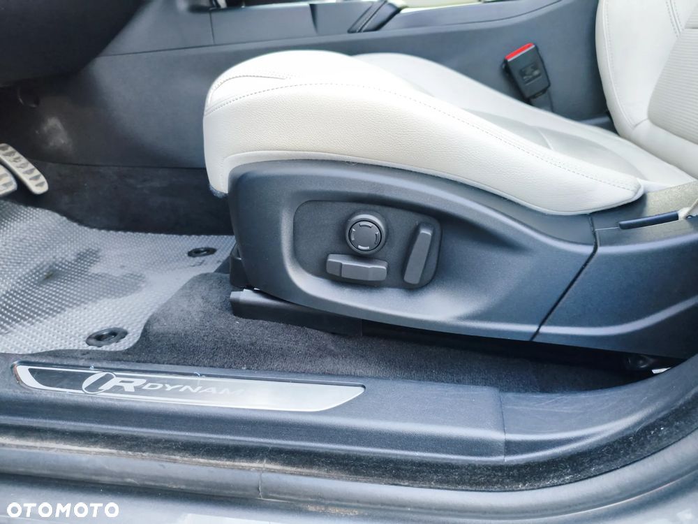 Jaguar E-Pace 2.0 i4D AWD R-Dynamic - 11
