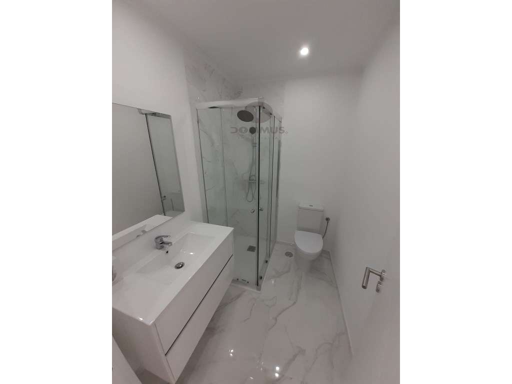 Apartamento T2 totalmente remodelado em Mina d'Agua - Grande imagem: 5/25