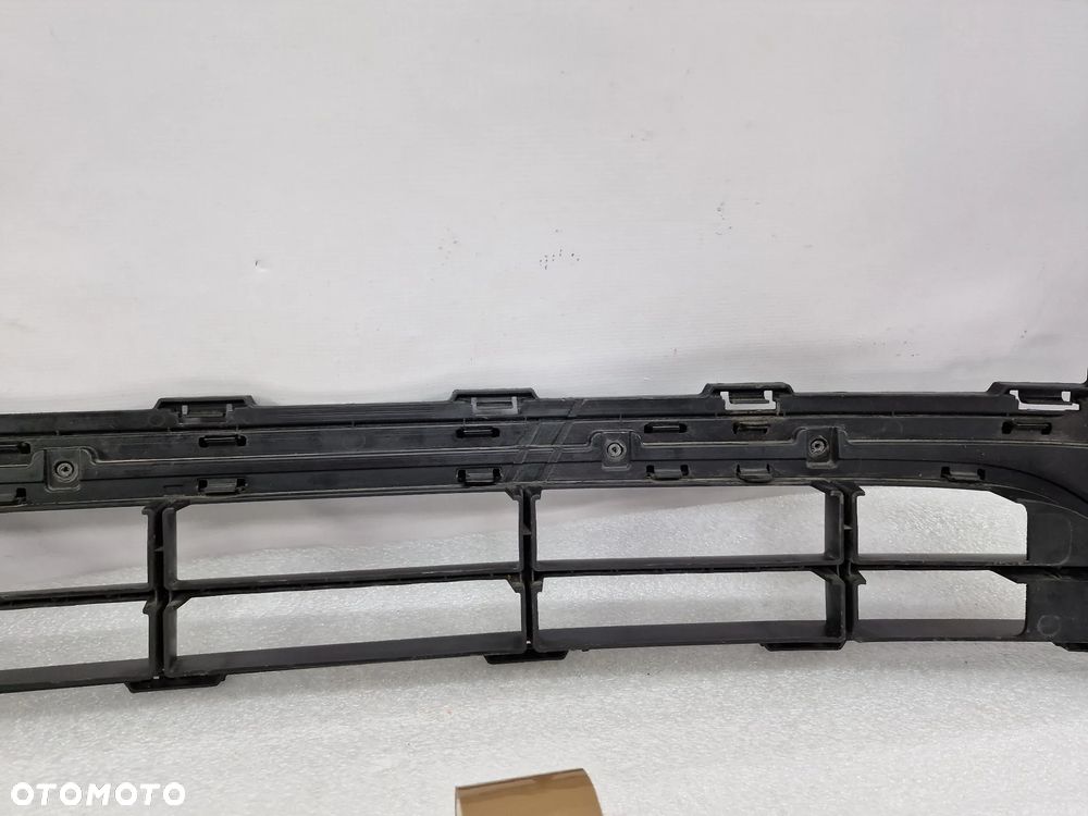 KIA VENGA LIFT 14- KRATKA ŚRODKOWA ZDERZAKA PRZEDNIEGO PRZÓD , NR 86560-1P500 , NR AUKCJI KR385 - 19