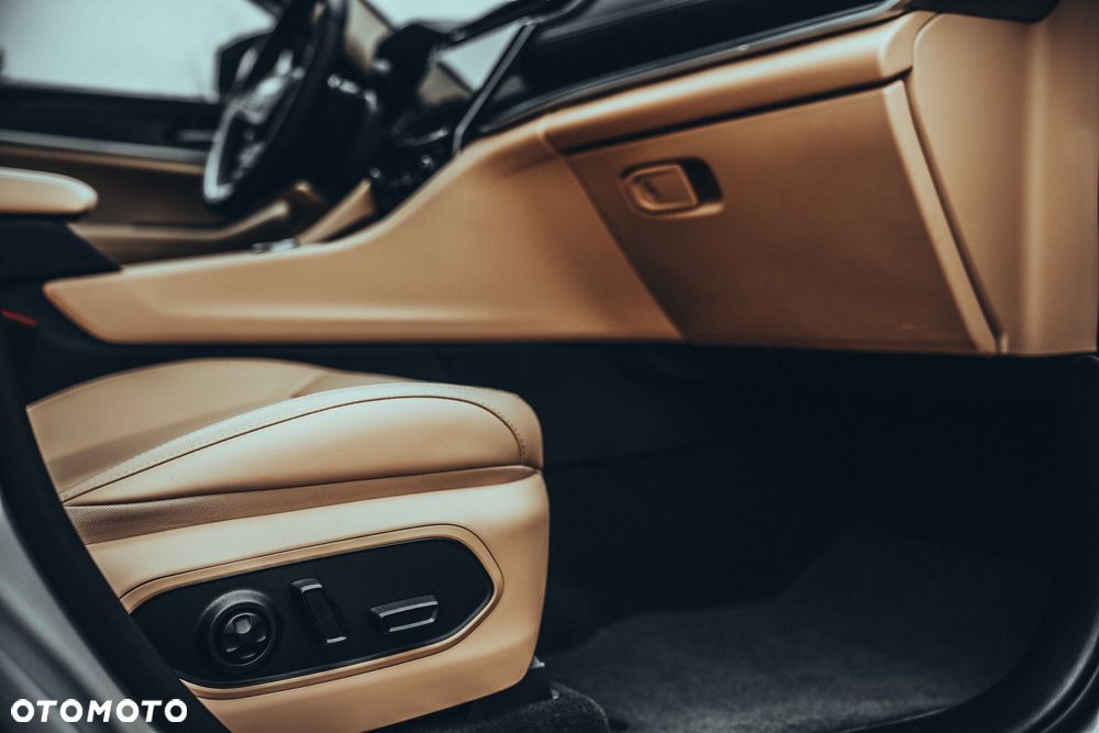 Jeep Grand Cherokee - 31